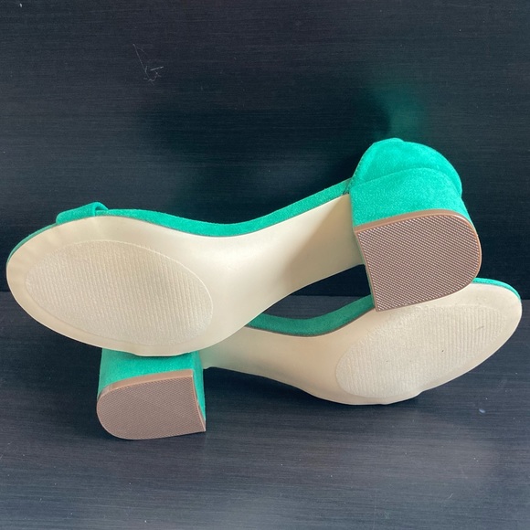 Green ankle strap block heel sandals - Picture 3 of 7